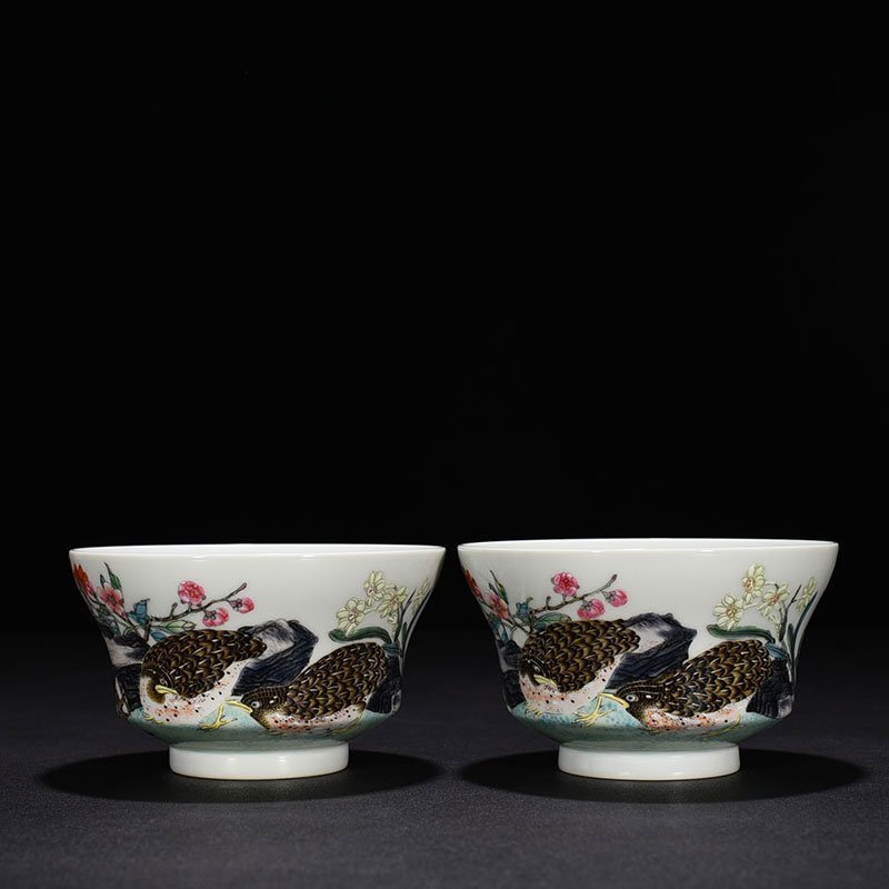 Qing Dynasty Yongzheng famille rose flower and bird pattern bowl