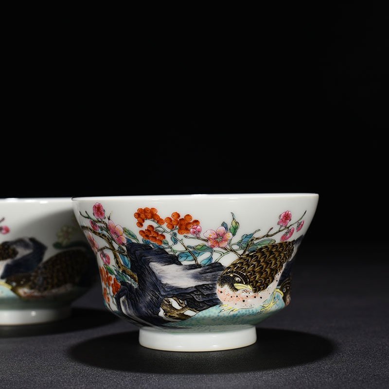 Qing Dynasty Yongzheng famille rose flower and bird pattern bowl