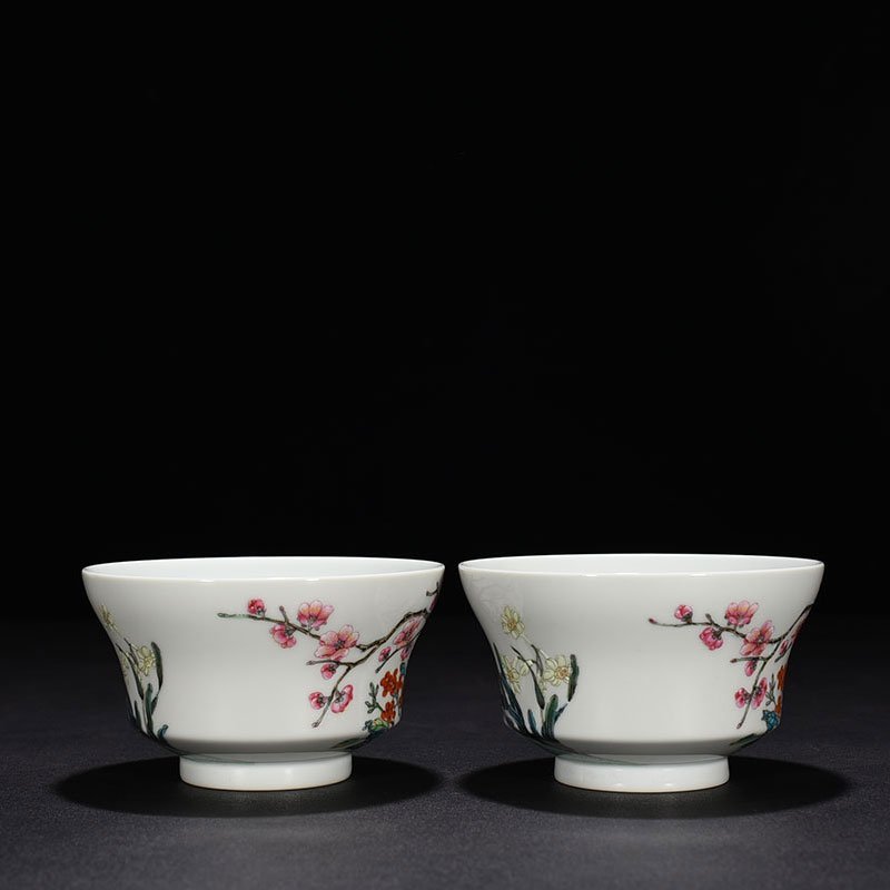 Qing Dynasty Yongzheng famille rose flower and bird pattern bowl