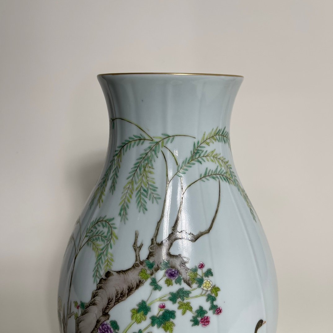 Qing Dynasty Yongzheng famille rose Hui Chongchun River late scene melon edge vase