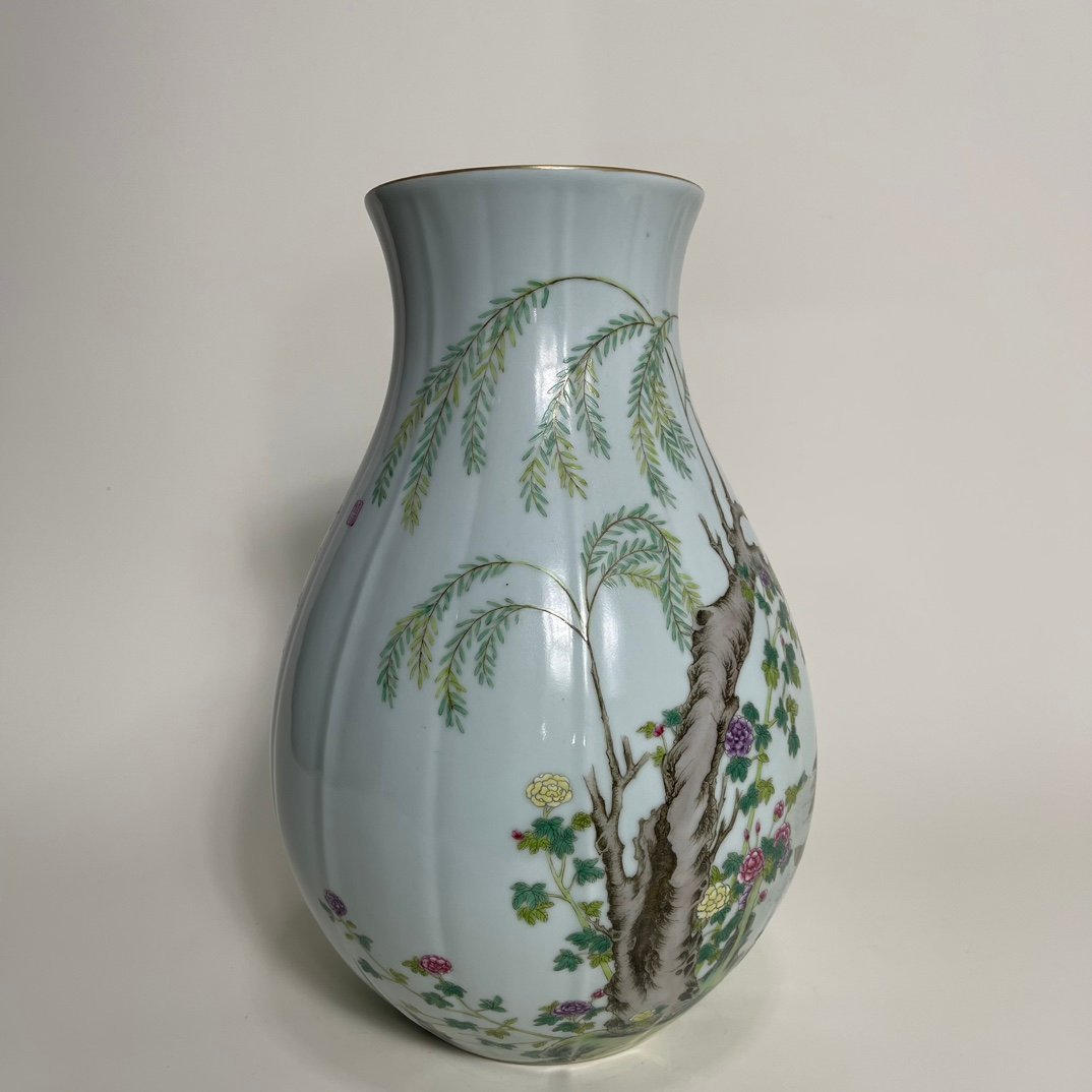 Qing Dynasty Yongzheng famille rose Hui Chongchun River late scene melon edge vase
