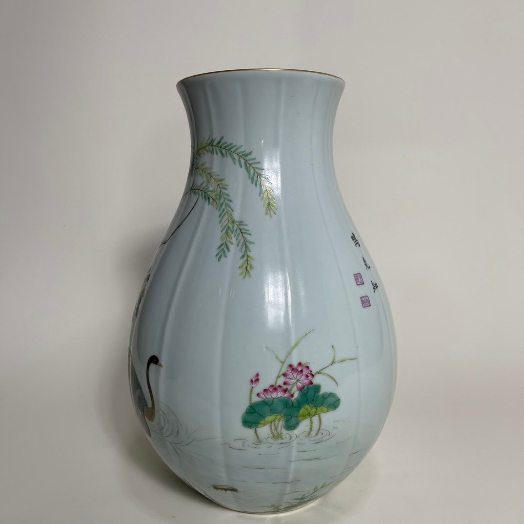 Qing Dynasty Yongzheng famille rose Hui Chongchun River late scene melon edge vase