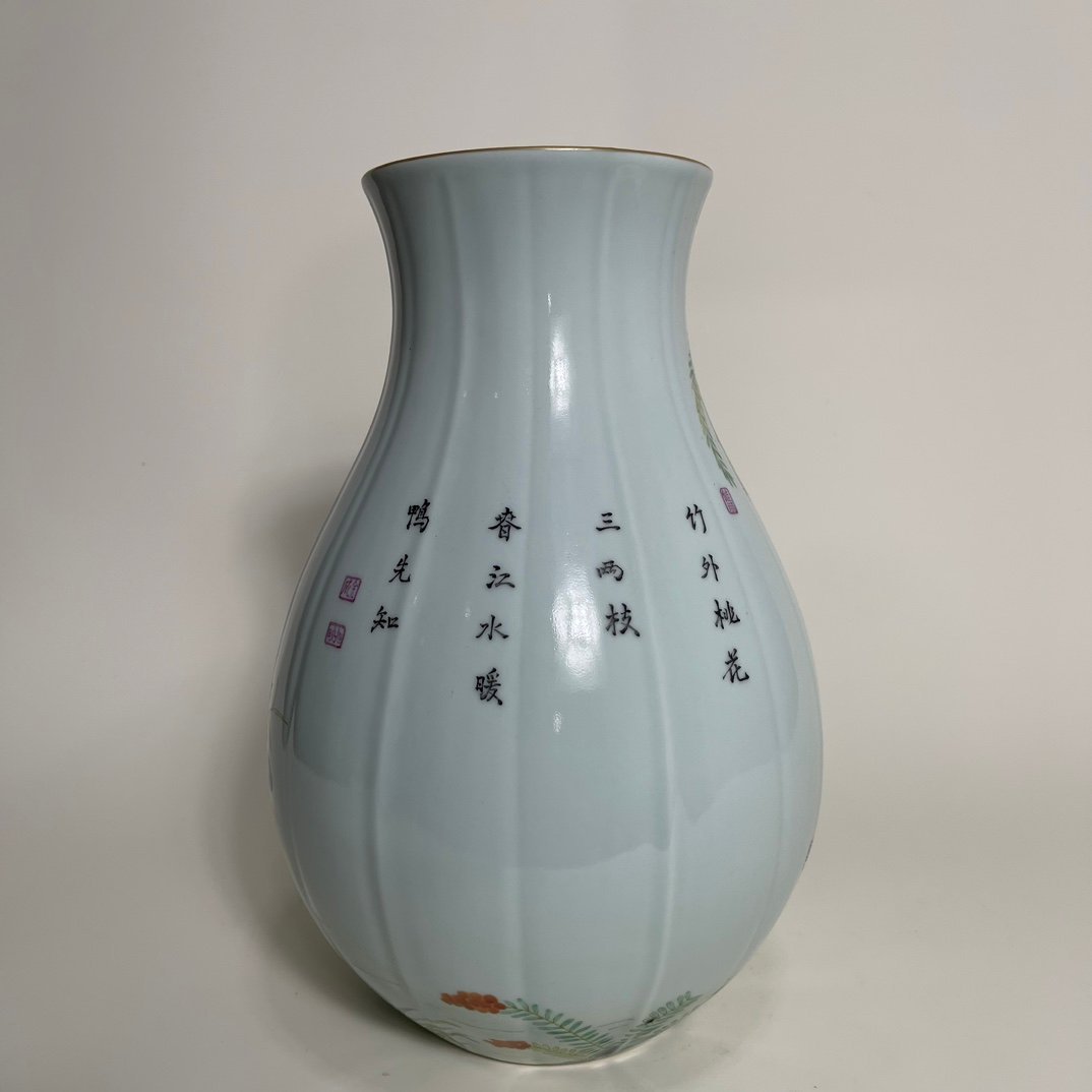 Qing Dynasty Yongzheng famille rose Hui Chongchun River late scene melon edge vase