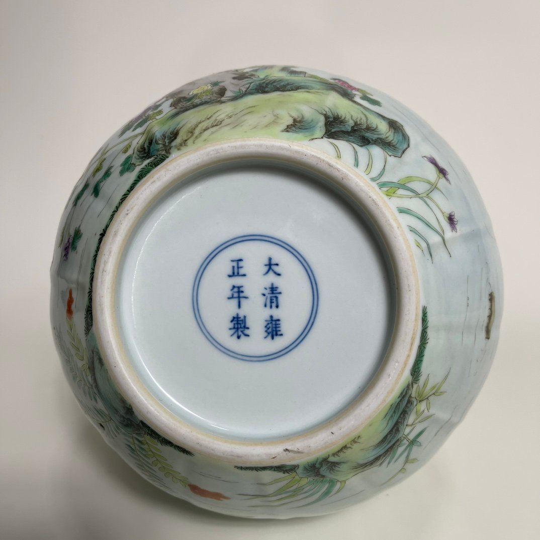 Qing Dynasty Yongzheng famille rose Hui Chongchun River late scene melon edge vase