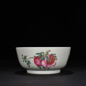 Qing Dynasty Yongzheng pastel colored bowl