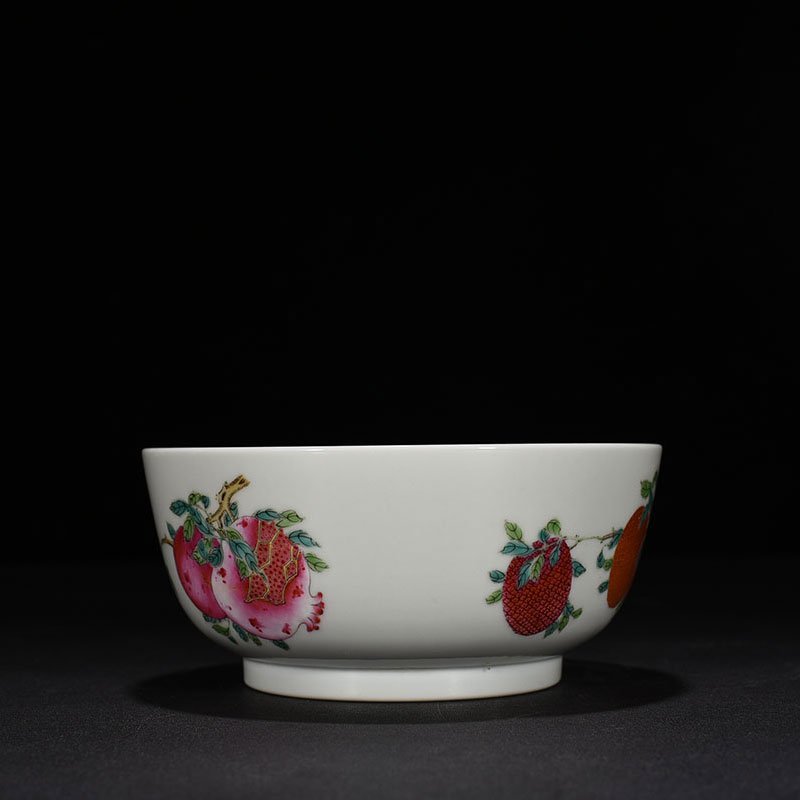 Qing Dynasty Yongzheng pastel colored bowl