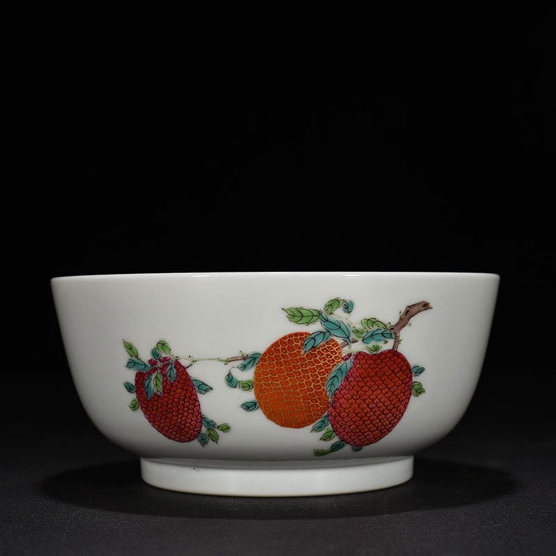 Qing Dynasty Yongzheng pastel colored bowl