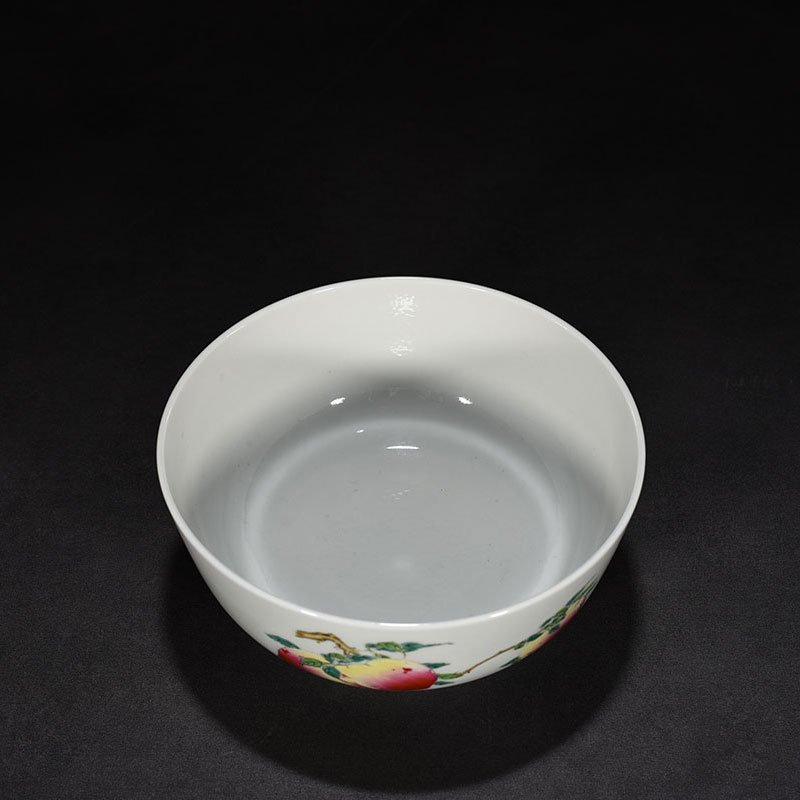 Qing Dynasty Yongzheng pastel colored bowl