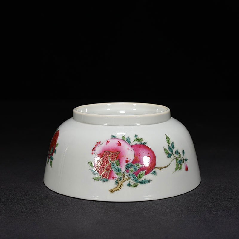 Qing Dynasty Yongzheng pastel colored bowl