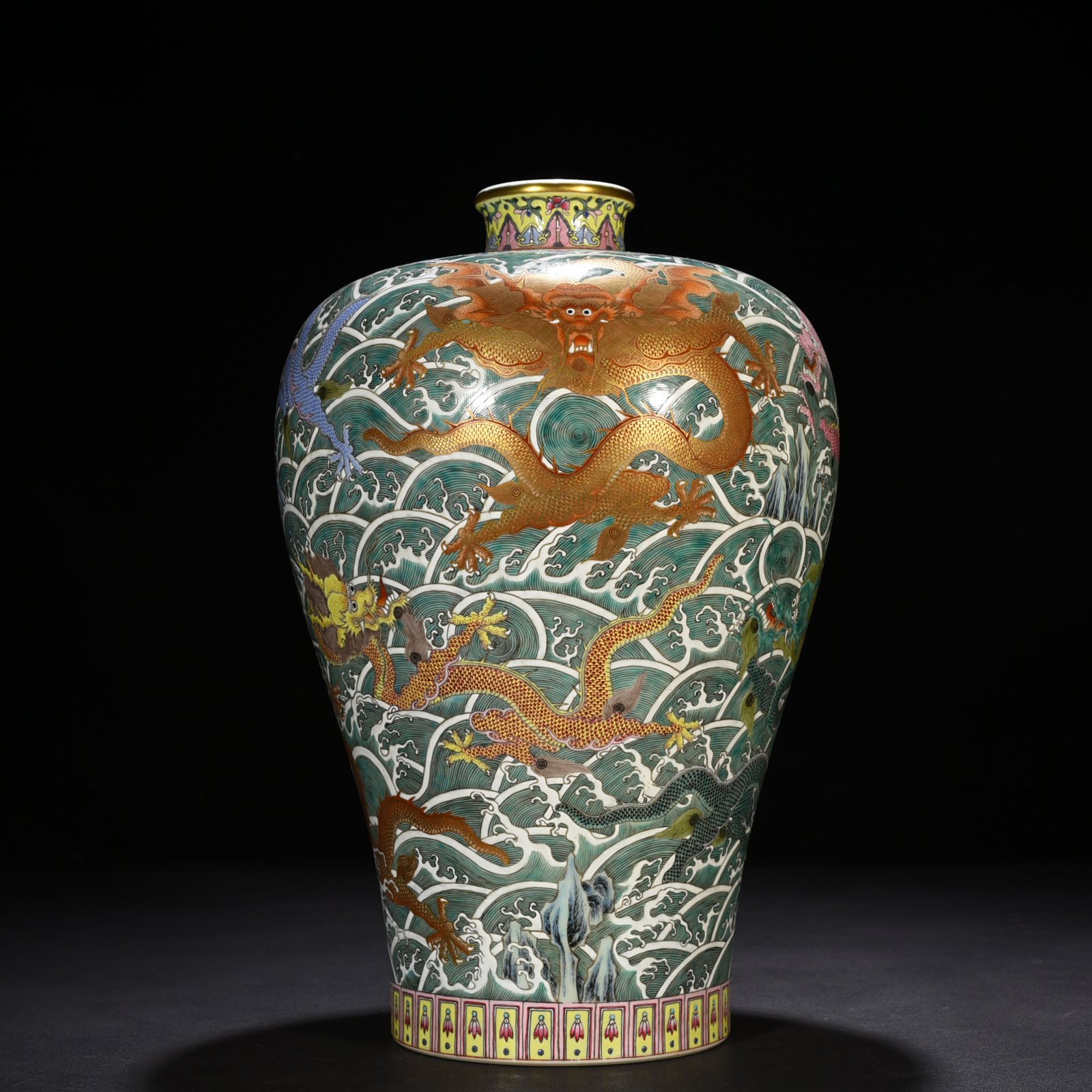 Qing Dynasty Yongzheng pastel gold-painted plum vase