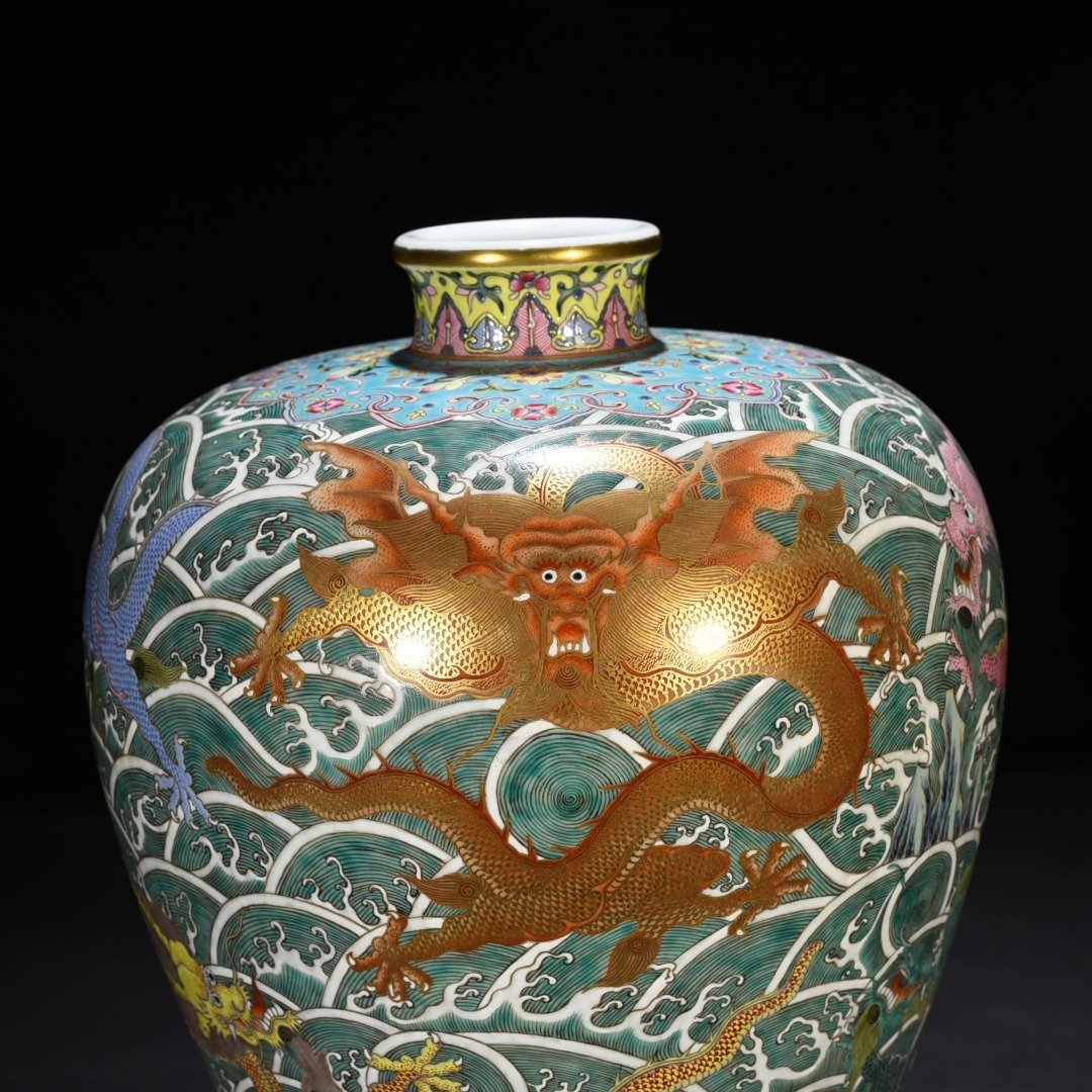 Qing Dynasty Yongzheng pastel gold-painted plum vase