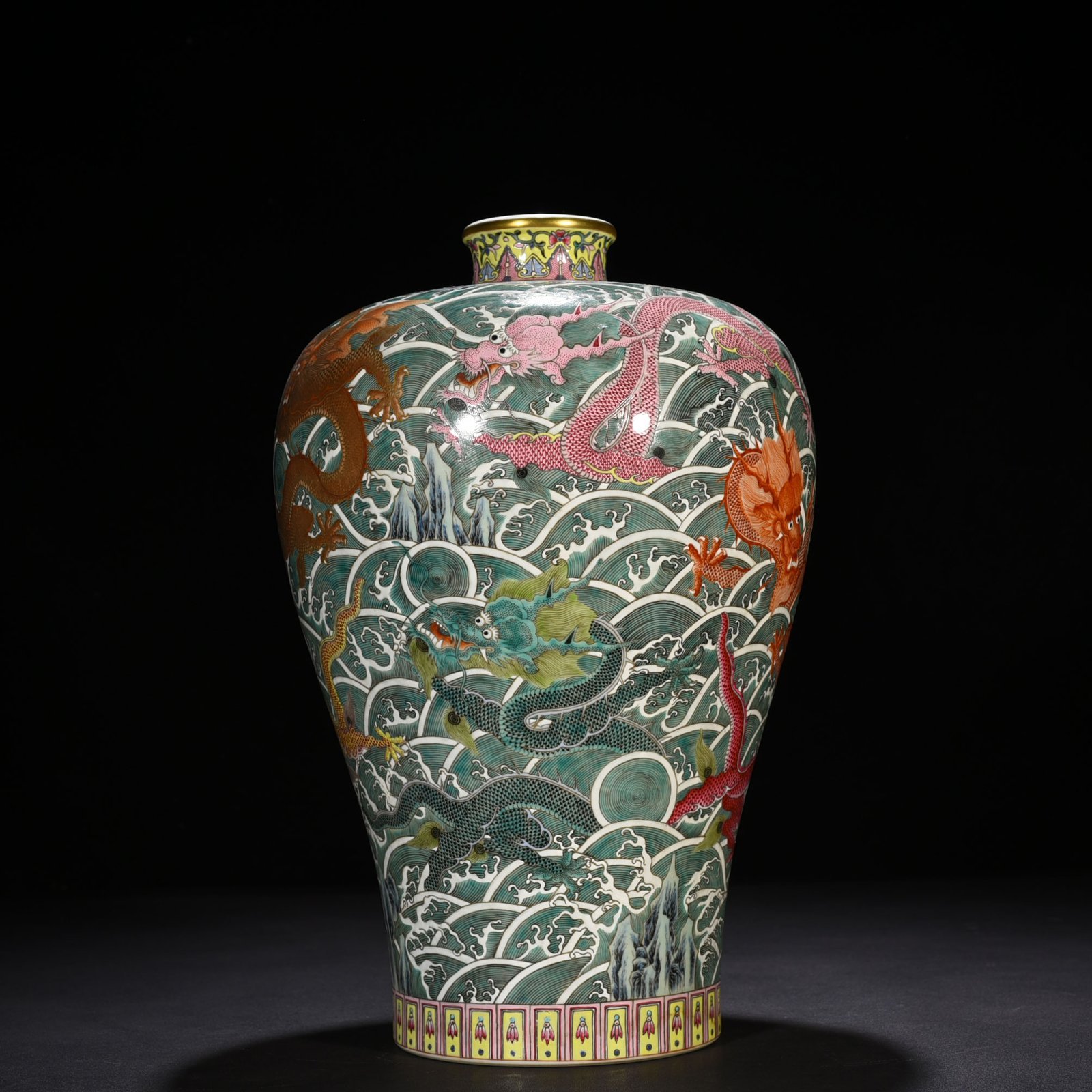 Qing Dynasty Yongzheng pastel gold-painted plum vase