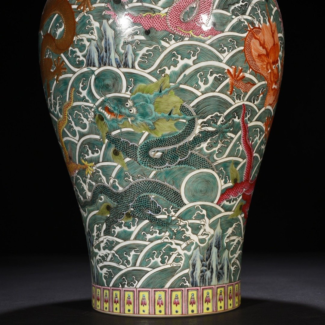 Qing Dynasty Yongzheng pastel gold-painted plum vase