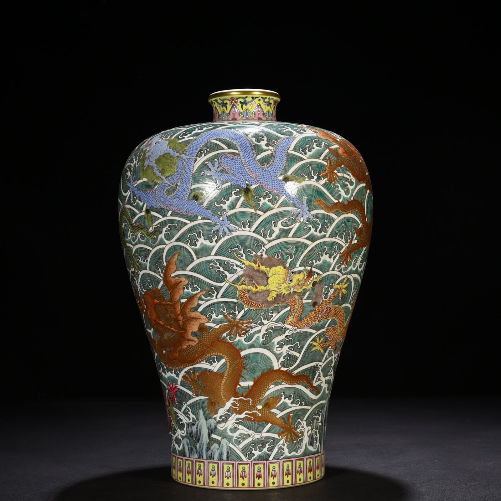 Qing Dynasty Yongzheng pastel gold-painted plum vase