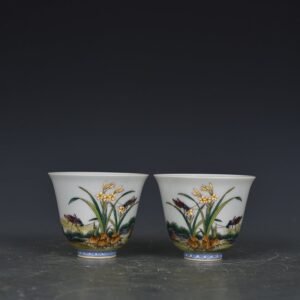 Qing Dynasty Yongzheng Pastel Narcissus Grass Insect Cup