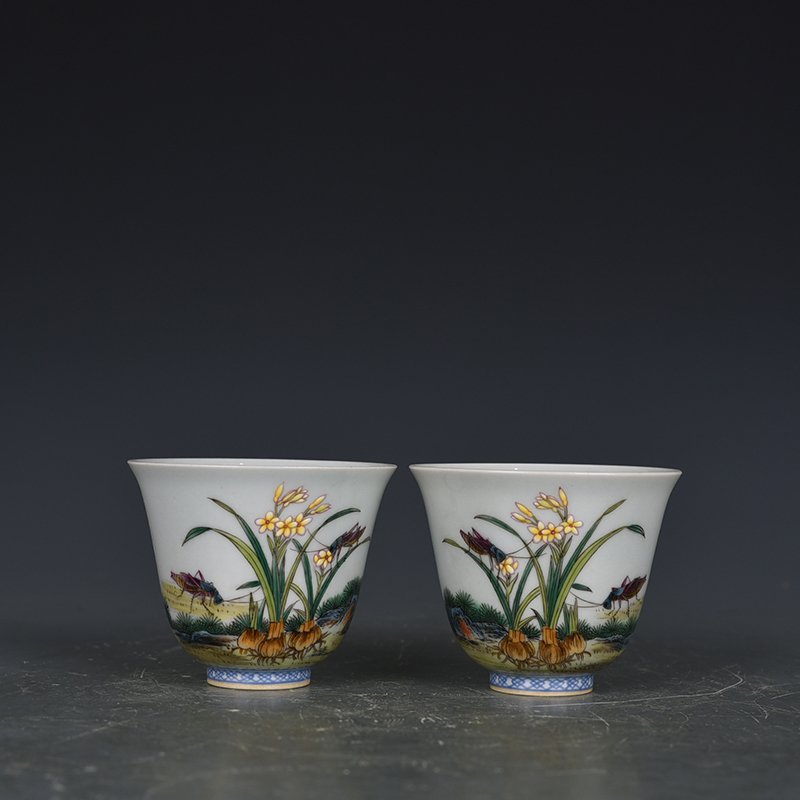 Qing Dynasty Yongzheng Pastel Narcissus Grass Insect Cup