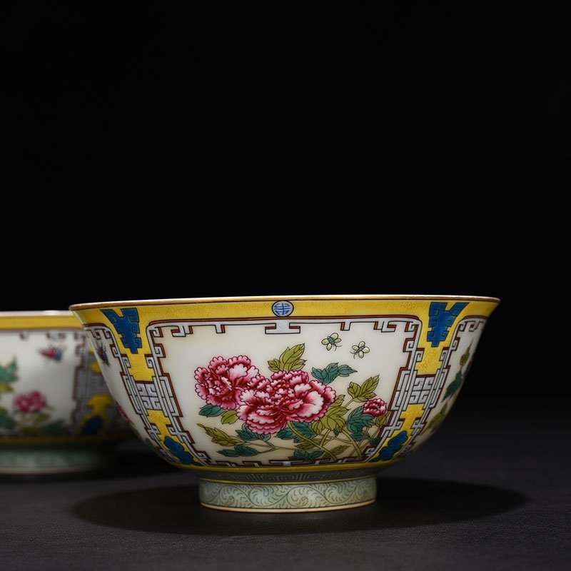 Qing Dynasty Yongzheng famille rose peony flower pattern bowl