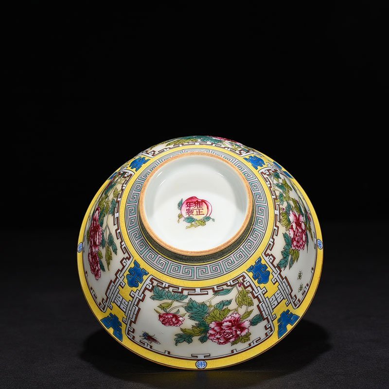 Qing Dynasty Yongzheng famille rose peony flower pattern bowl