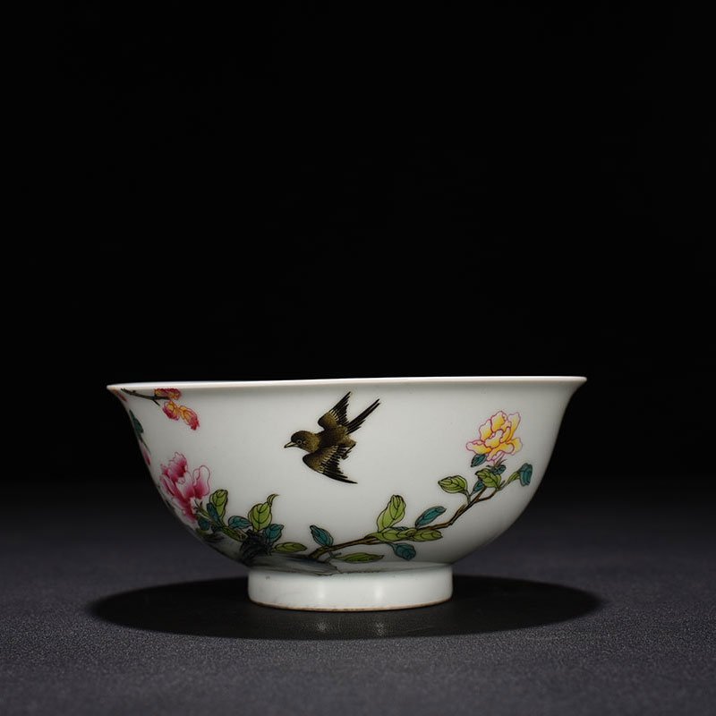 Qing Dynasty Yongzheng pastel peony flower and bird pattern bowl