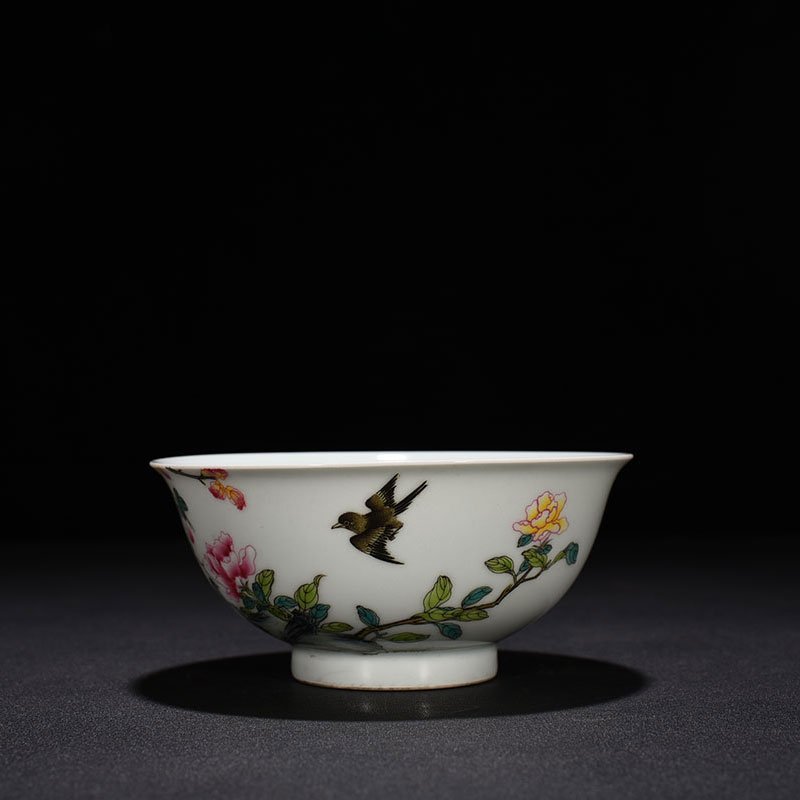 Qing Dynasty Yongzheng pastel peony flower and bird pattern bowl