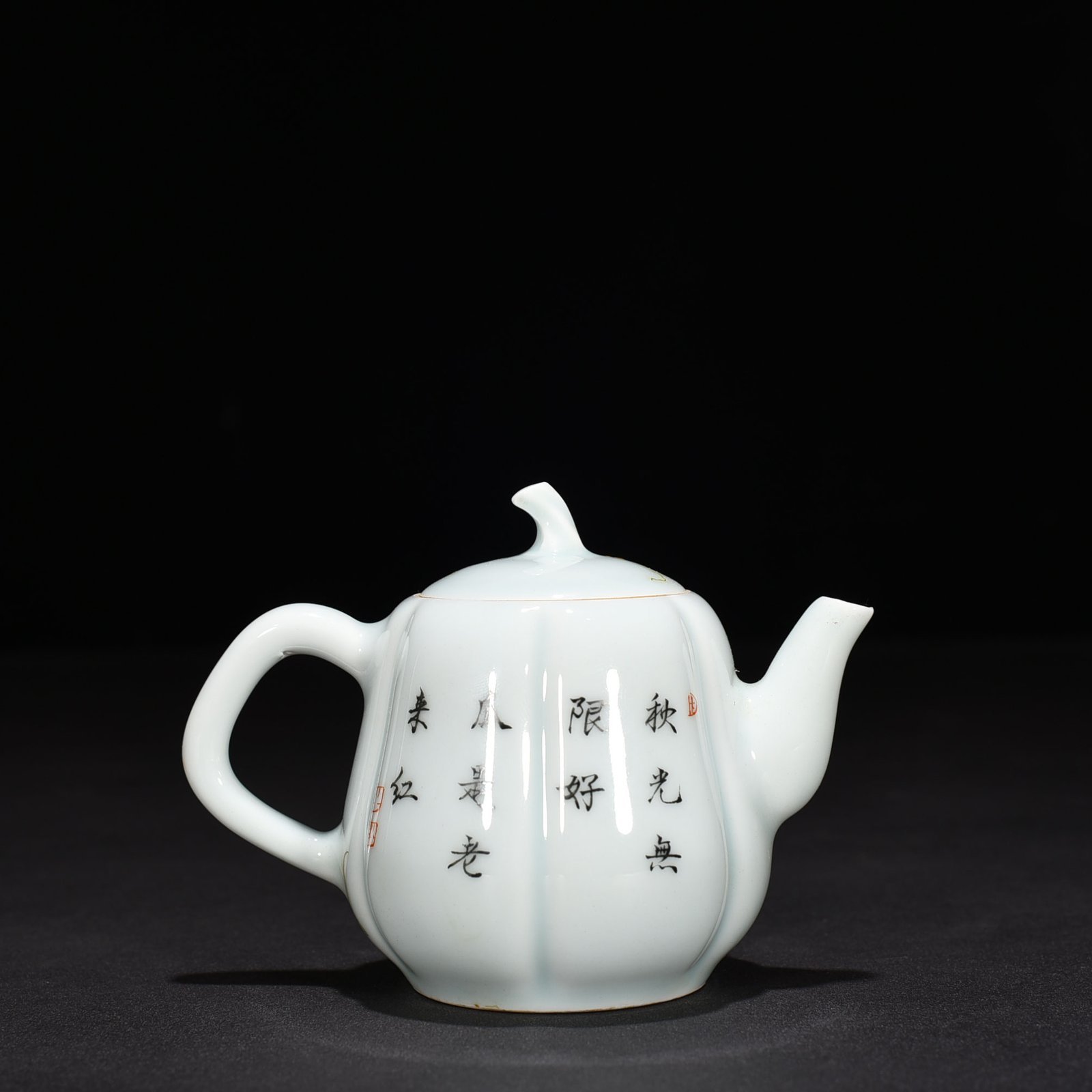 Qing Dynasty Yongzheng pastel melon and fruit pattern pot