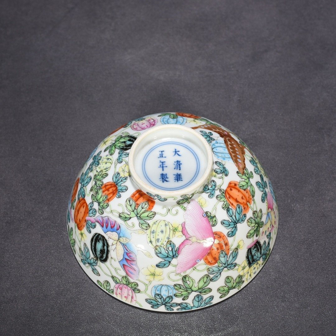 Qing Dynasty Yongzheng famille rose melon pattern bowl