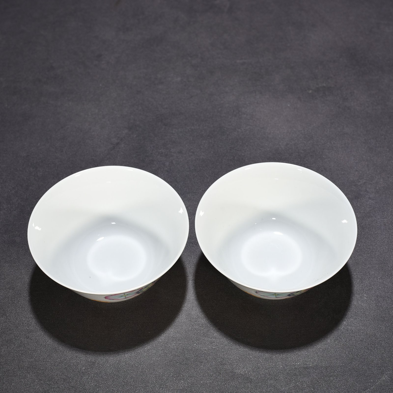 Qing Dynasty Yongzheng pastel leather ball pattern cup