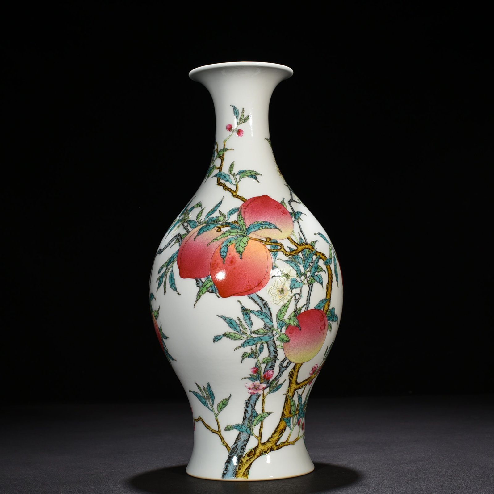 Qing Dynasty Yongzheng pastel Fushou eight peach pattern olive vase