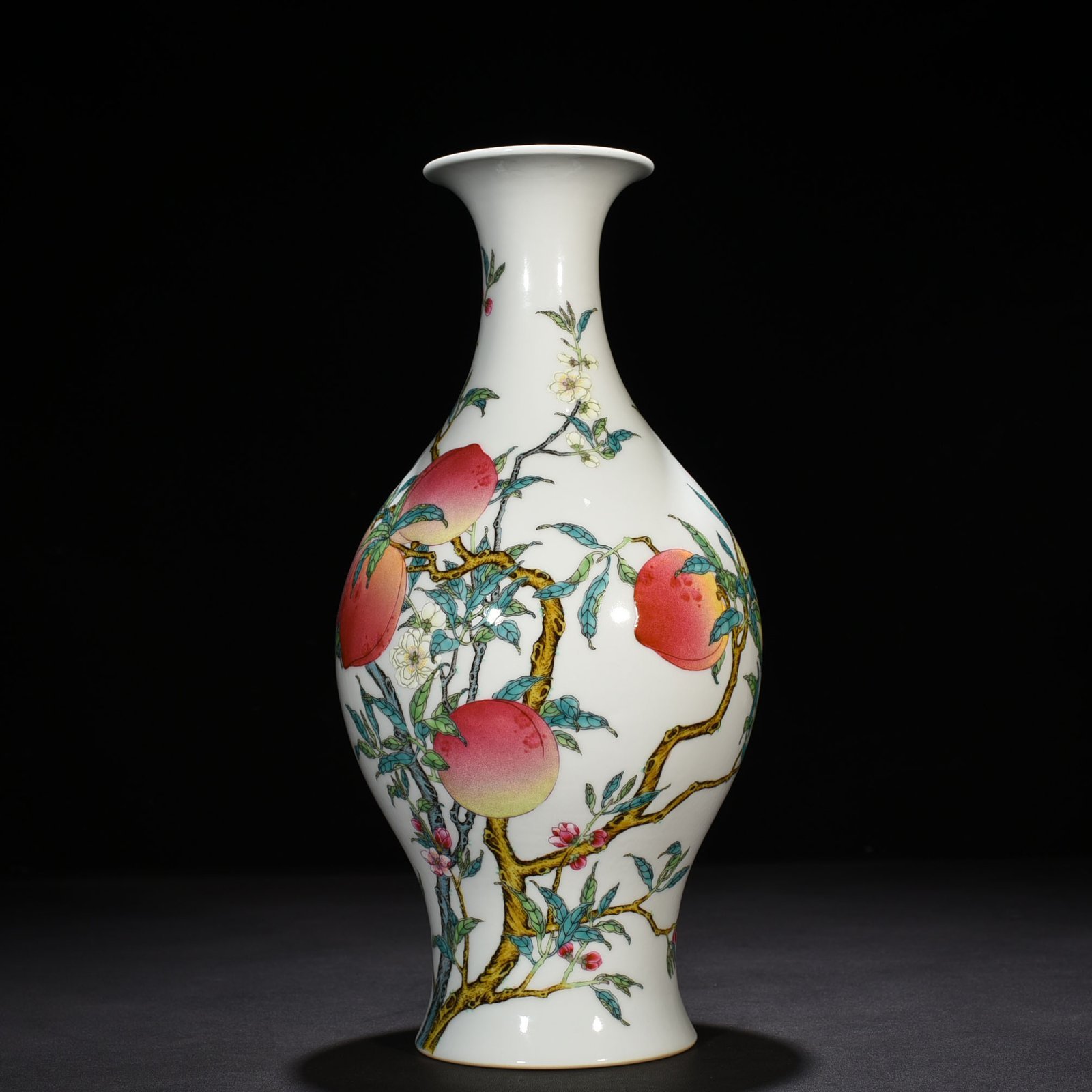 Qing Dynasty Yongzheng pastel Fushou eight peach pattern olive vase