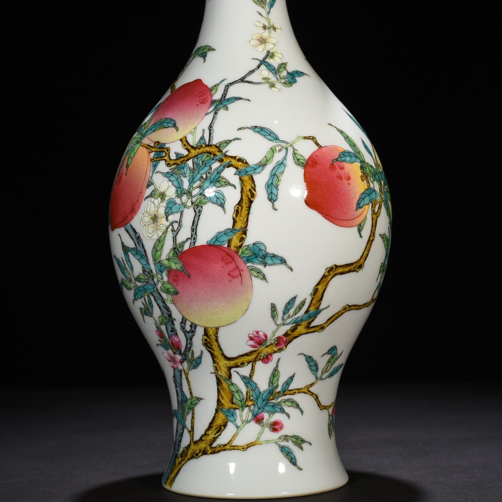 Qing Dynasty Yongzheng pastel Fushou eight peach pattern olive vase