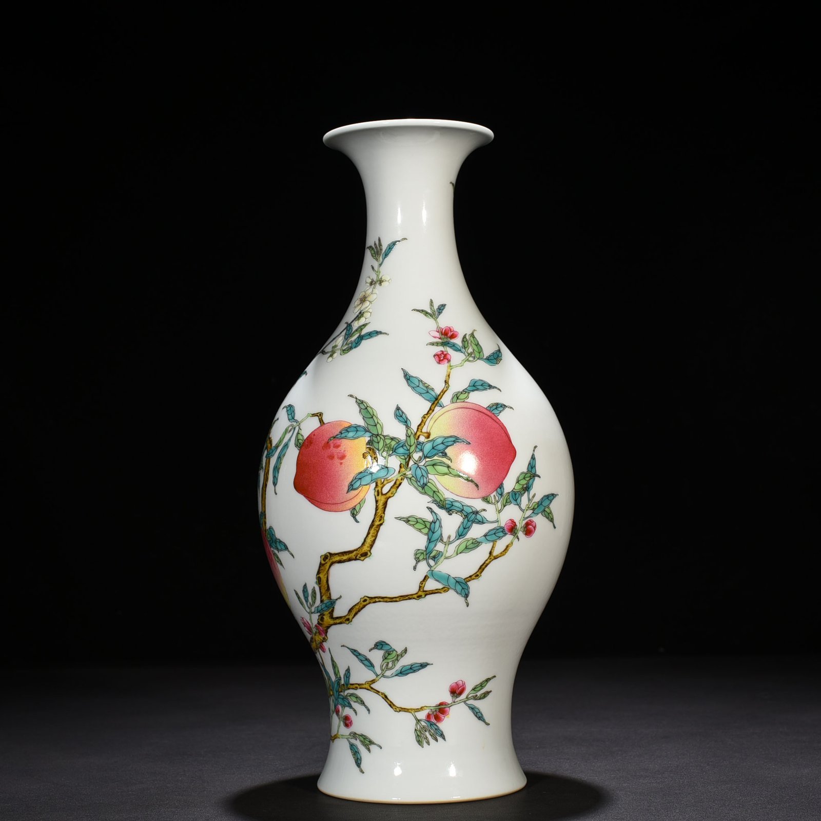 Qing Dynasty Yongzheng pastel Fushou eight peach pattern olive vase
