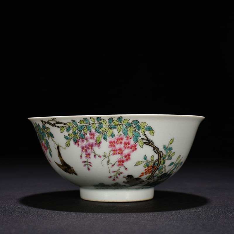 Qing Dynasty Yongzheng pastel wisteria flower and bird pattern bowl
