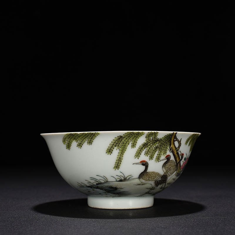 Qing Dynasty Yongzheng pastel flower and crane pattern bowl