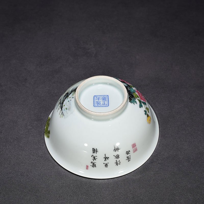 Qing Dynasty Yongzheng pastel flower and crane pattern bowl