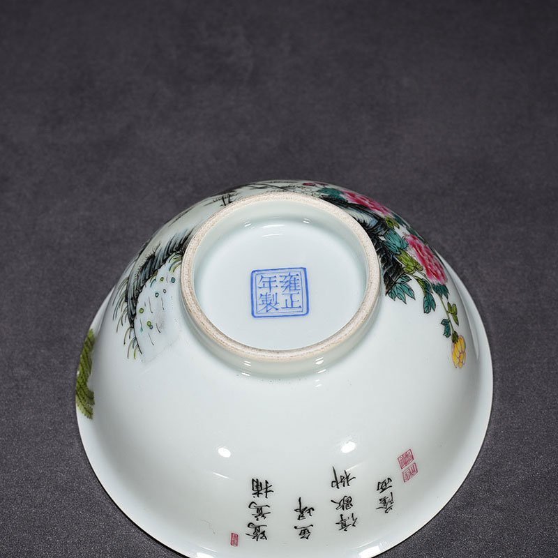 Qing Dynasty Yongzheng pastel flower and crane pattern bowl