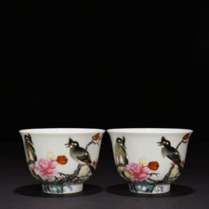 Qing Dynasty Yongzheng pastel flower and bird pattern cup
