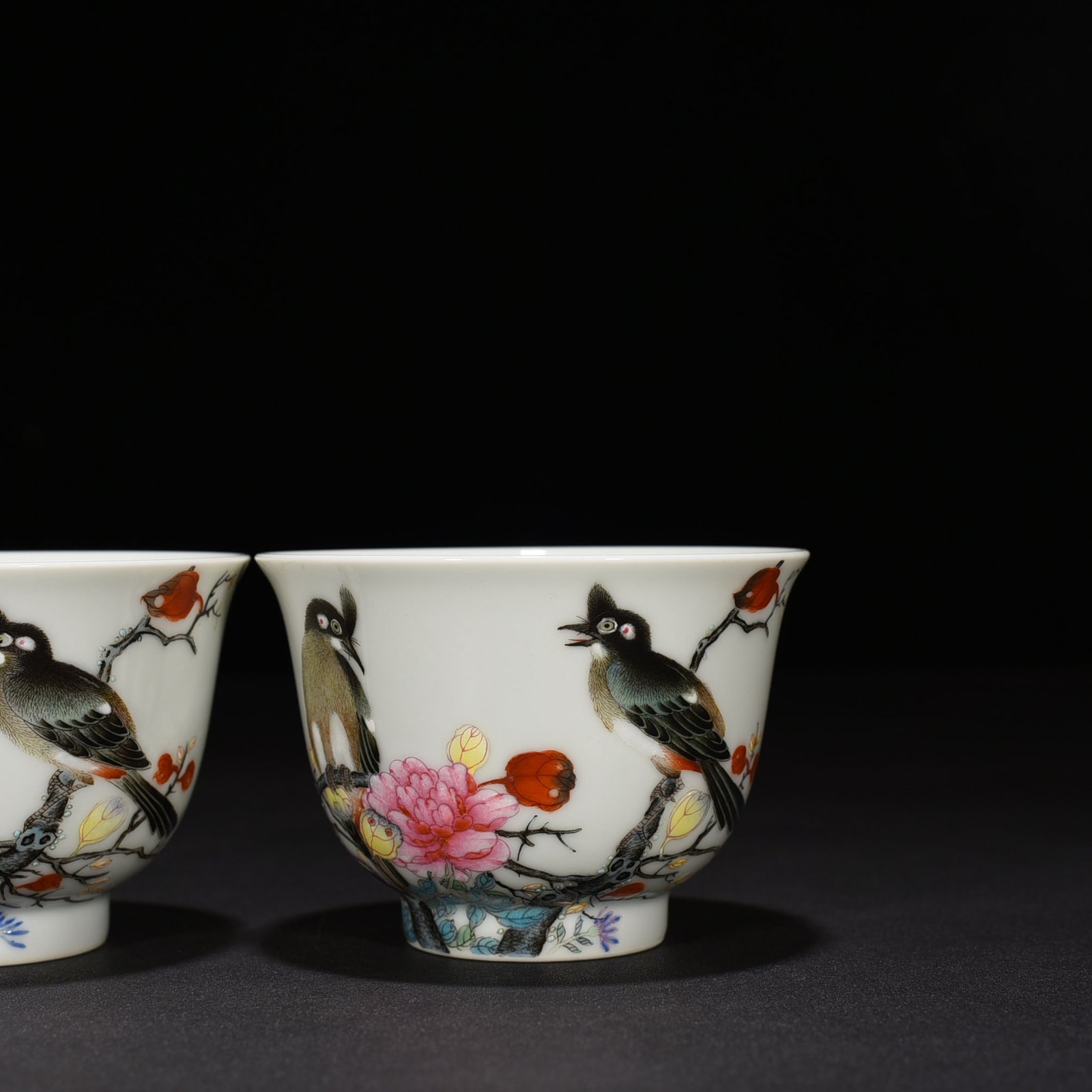 Qing Dynasty Yongzheng pastel flower and bird pattern cup