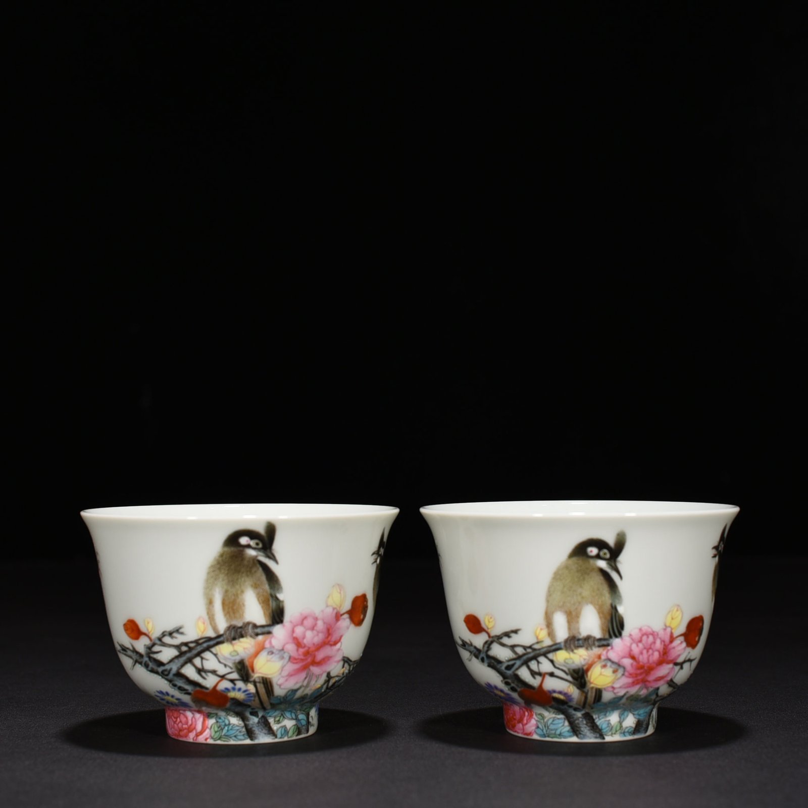Qing Dynasty Yongzheng pastel flower and bird pattern cup