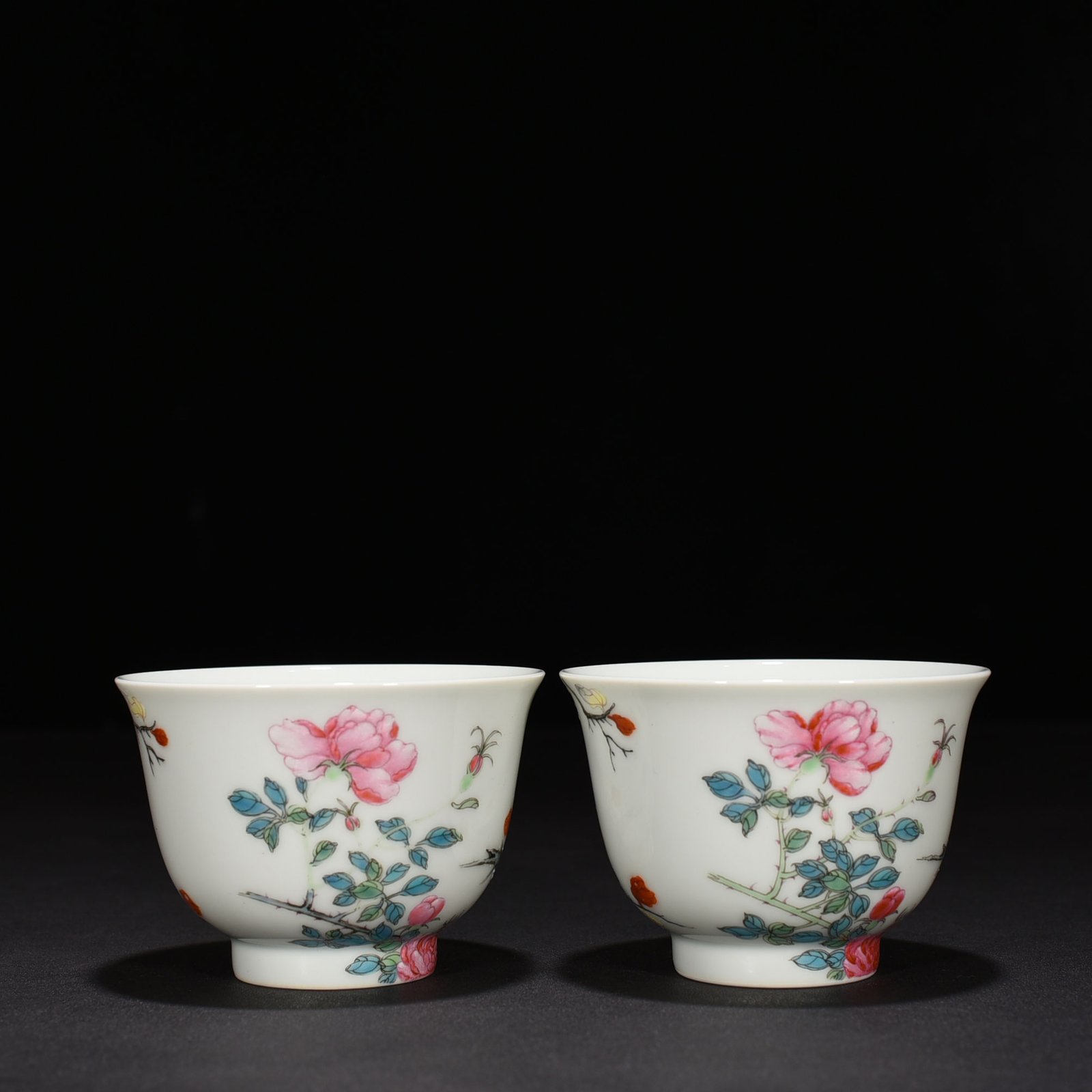 Qing Dynasty Yongzheng pastel flower and bird pattern cup