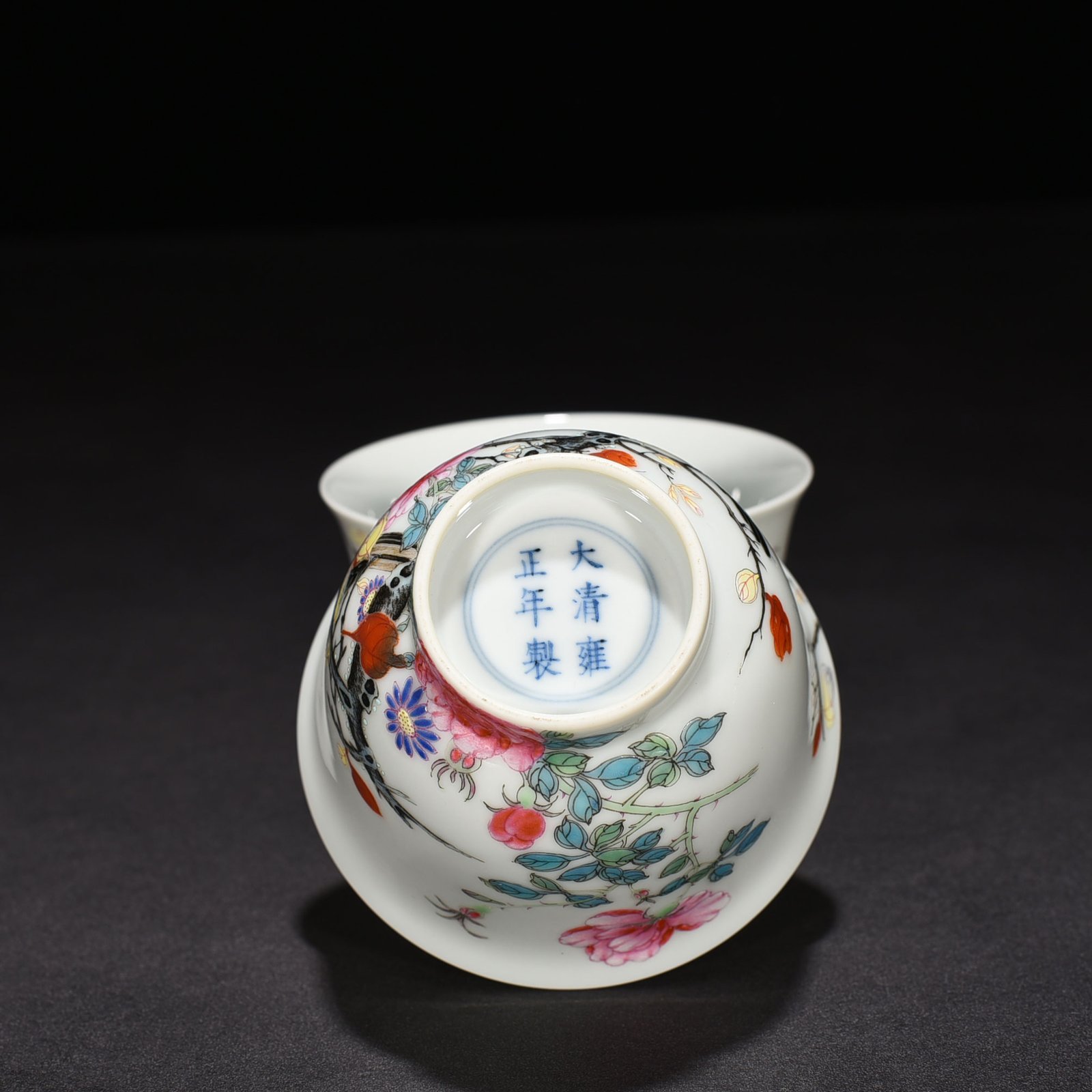 Qing Dynasty Yongzheng pastel flower and bird pattern cup