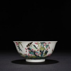Qing Dynasty Yongzheng pastel flower and bird pattern bowl
