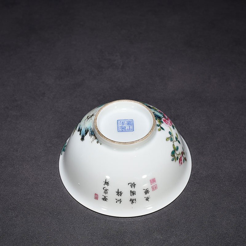 Qing Dynasty Yongzheng pastel flower and bird pattern bowl