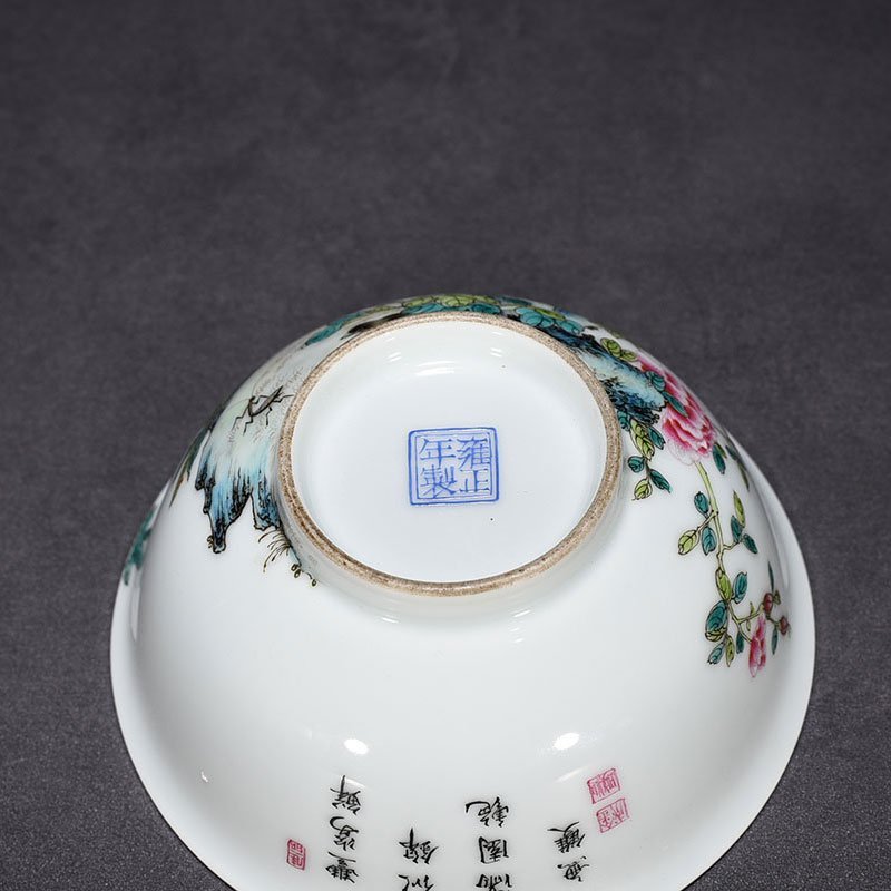 Qing Dynasty Yongzheng pastel flower and bird pattern bowl