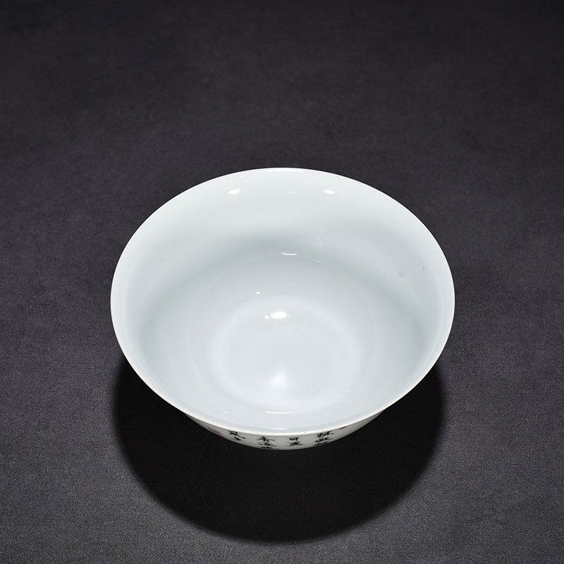 Qing Dynasty Yongzheng pastel lotus flower and bird pattern bowl
