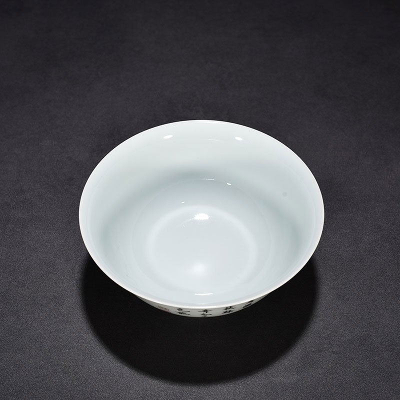 Qing Dynasty Yongzheng pastel chrysanthemum flower and bird pattern bowl