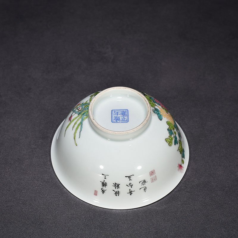Qing Dynasty Yongzheng pastel chrysanthemum flower and bird pattern bowl