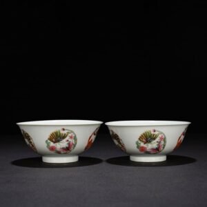 Qing Dynasty Yongzheng Pastel Butterfly Love Blossom Pattern Bowl