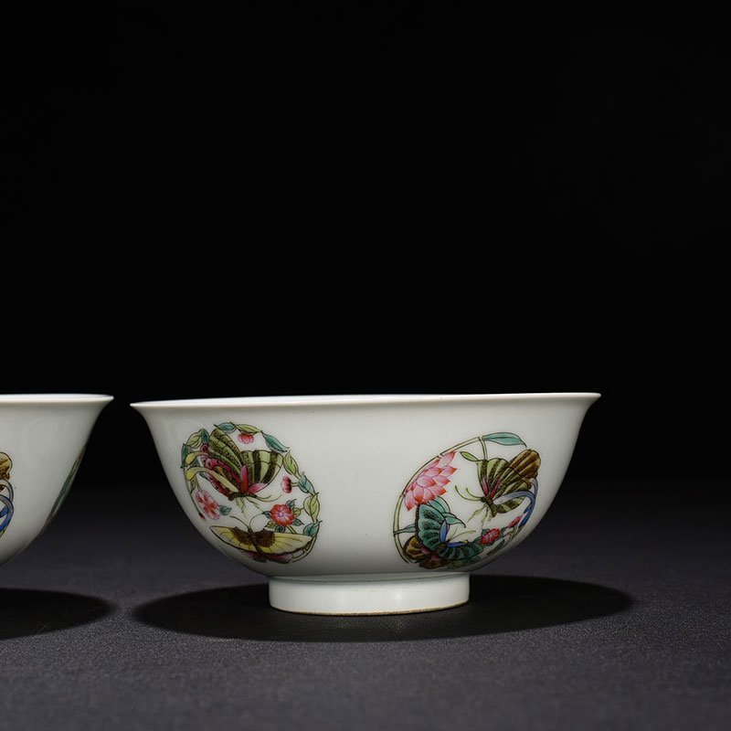 Qing Dynasty Yongzheng Pastel Butterfly Love Blossom Pattern Bowl