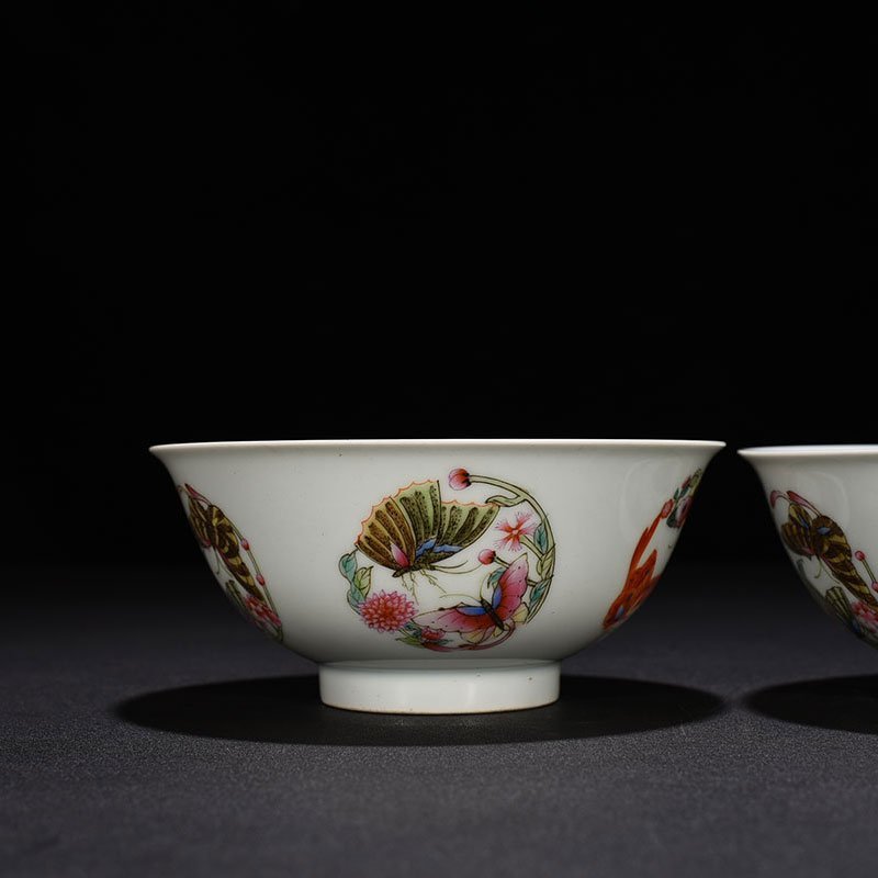 Qing Dynasty Yongzheng Pastel Butterfly Love Blossom Pattern Bowl