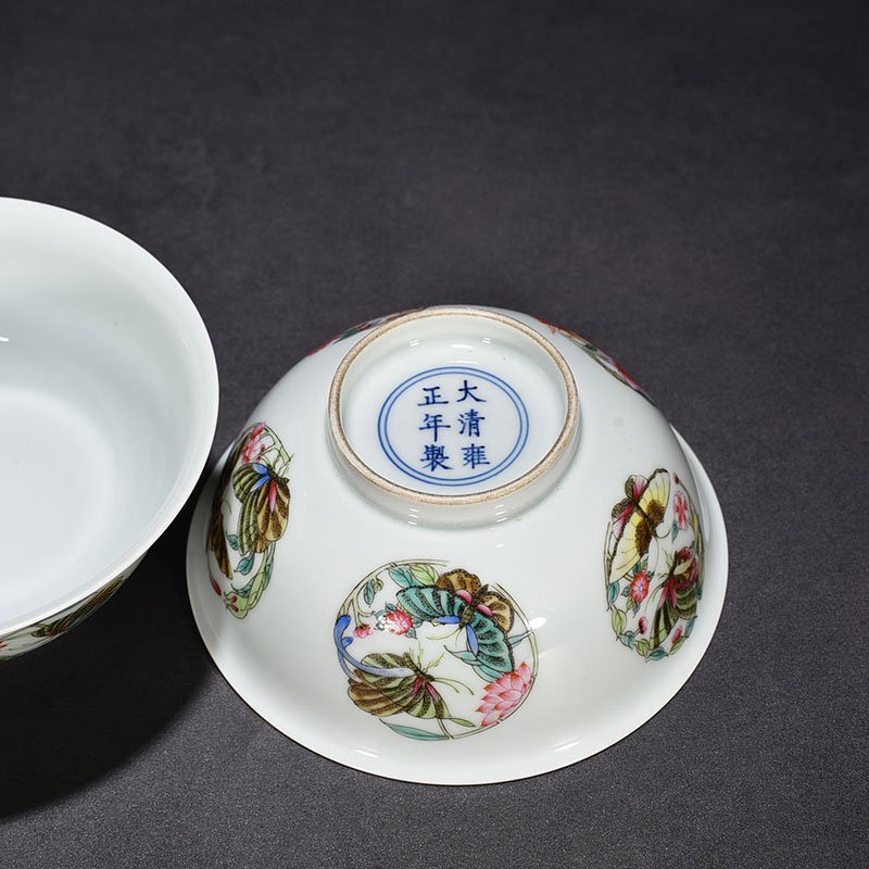 Qing Dynasty Yongzheng Pastel Butterfly Love Blossom Pattern Bowl